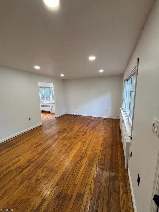 Foto del edificio - 80 Cedarhurst Ave