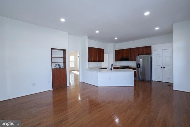 Building Photo - 47699 Whirlpool Square