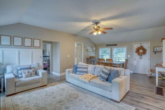 Building Photo - Just What You Have Been Looking For a Sing...