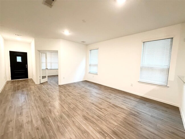 Foto del edificio - 1348 Bright Hl Dr