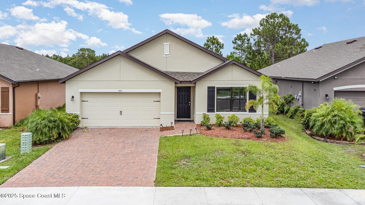 Primary Photo - 975 Remington Green Dr SE
