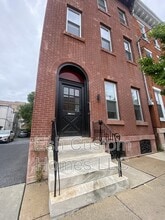 Building Photo - 11 E Walnut St