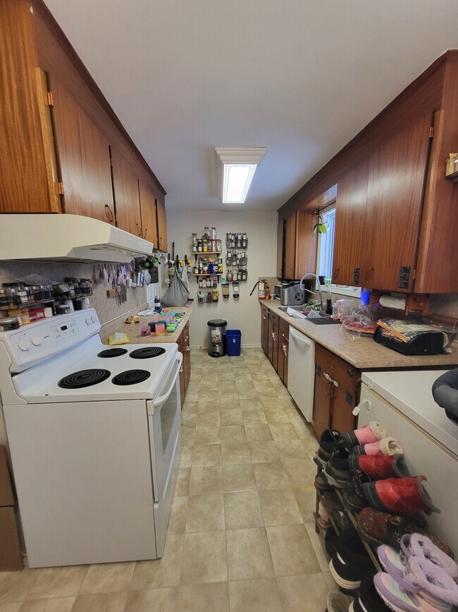 Photo du bâtiment - 185 Collison Ave