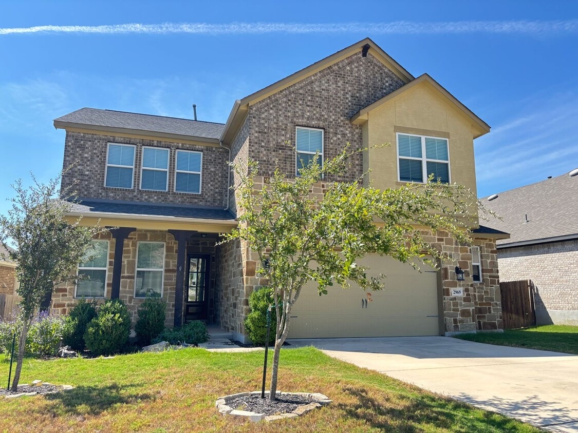 Foto principal - Beautiful 4-Bedroom Home with Free Communi...