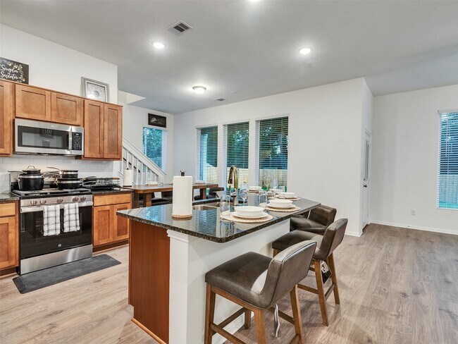 Foto del edificio - 419 Magnolia Ln