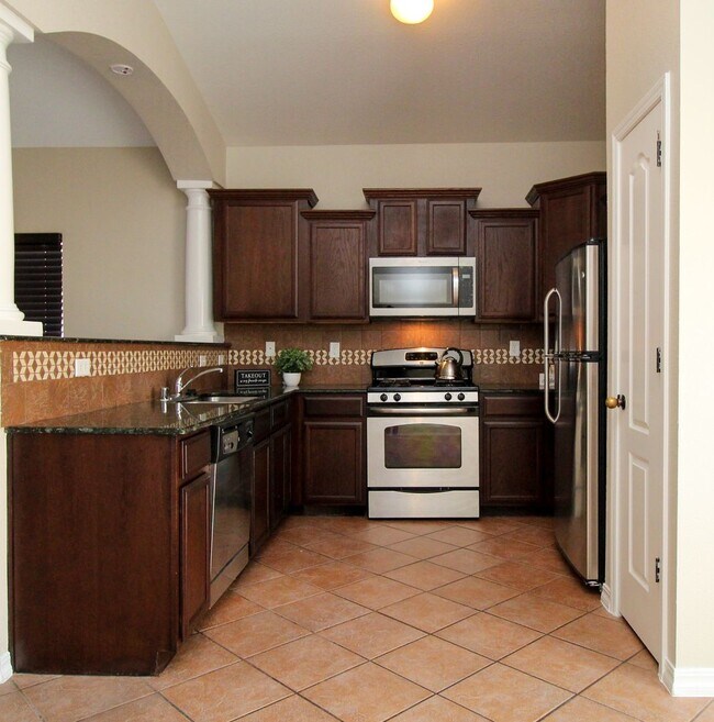 Foto del edificio - 2216 Amber Point Pl