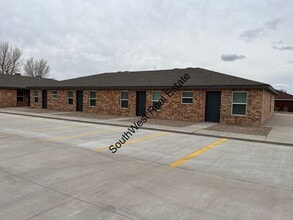 Building Photo - 1509 W Llano Estacado Blvd