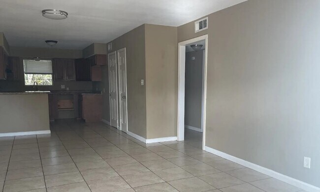 Foto del edificio - 1500 Oleander Dr