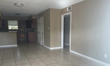 Building Photo - 1500 Oleander