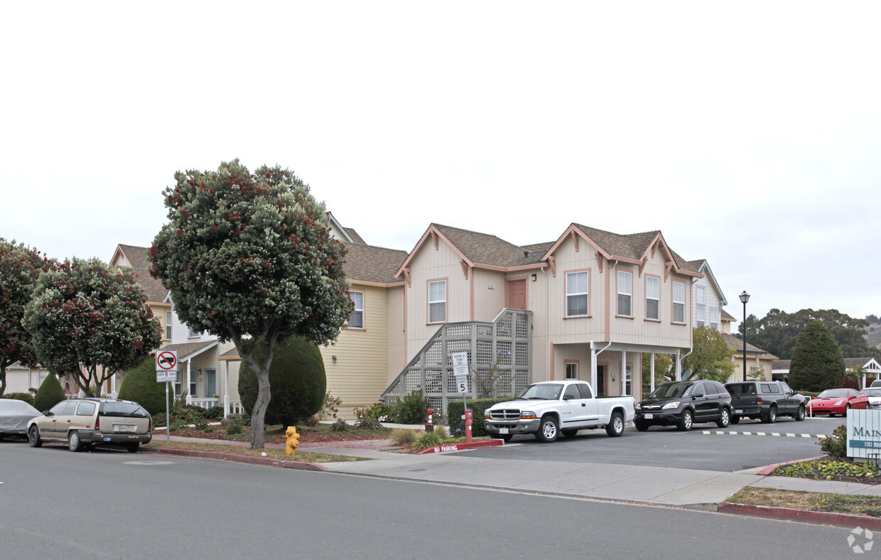 Building Photo - Main Street Park