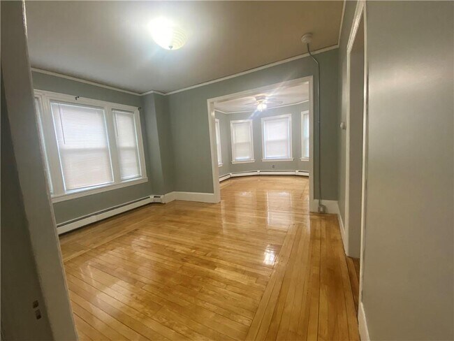 Building Photo - 334 Bay View Ave