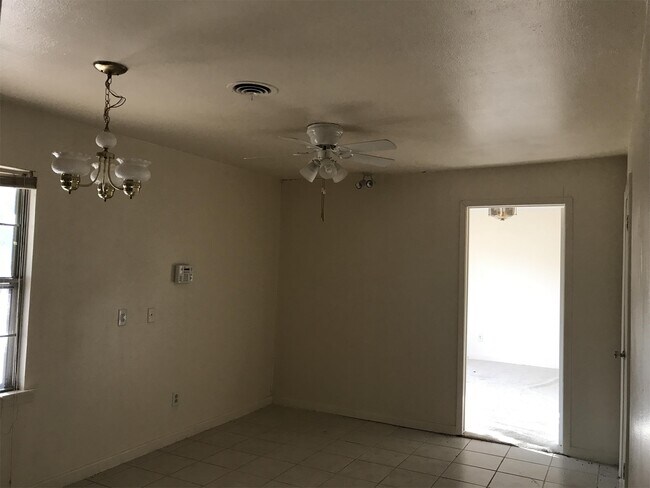 Foto del edificio - 4220 Idlewood Dr