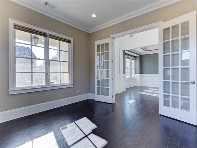 Building Photo - 3544 Strath Dr