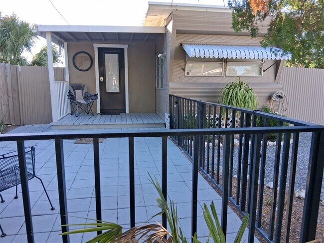 Foto del edificio - 14915 Old Dixie Hwy