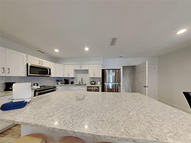 Foto del edificio - 7326 Lake Floy Cir