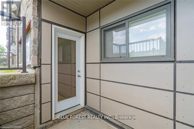 Building Photo - 9 Jacksway Crescent