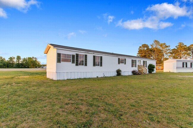 Building Photo - 3 BR | 2 BA Singlewide in Dees Farm Villag...
