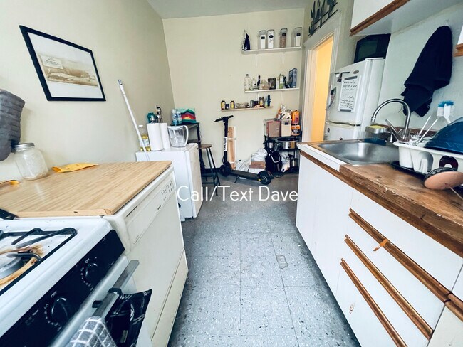 Building Photo - 51 Linden St