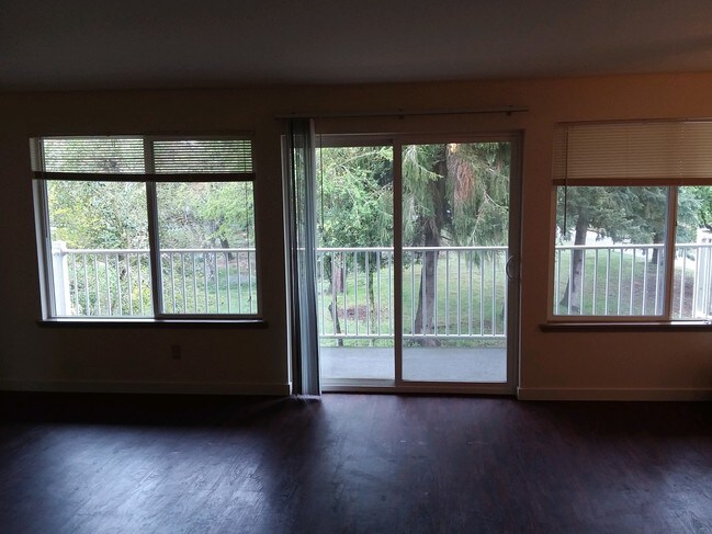 Building Photo - Country Squire Apartments - 2 bedrooms