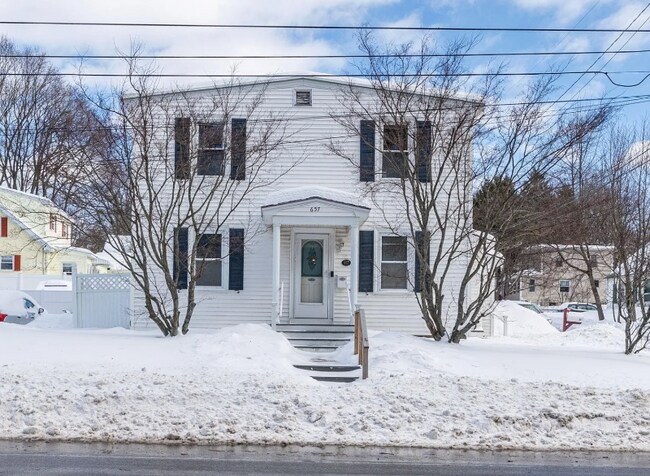 Building Photo - 657 Calef Rd