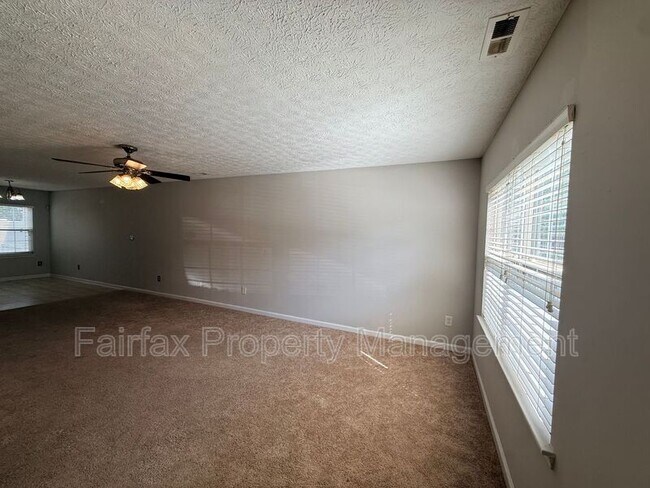 Foto del edificio - 3131 Ivy Wood Ln