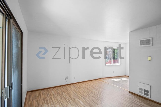 Building Photo - Unit 1