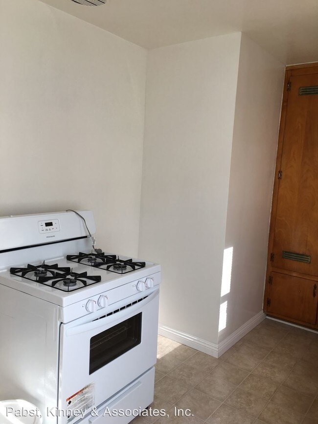 Foto del edificio - 7017-7023 Pickering Ave