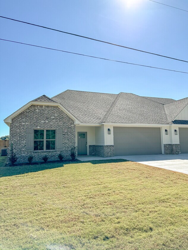 Primary Photo - 10675 County Rd 152 W