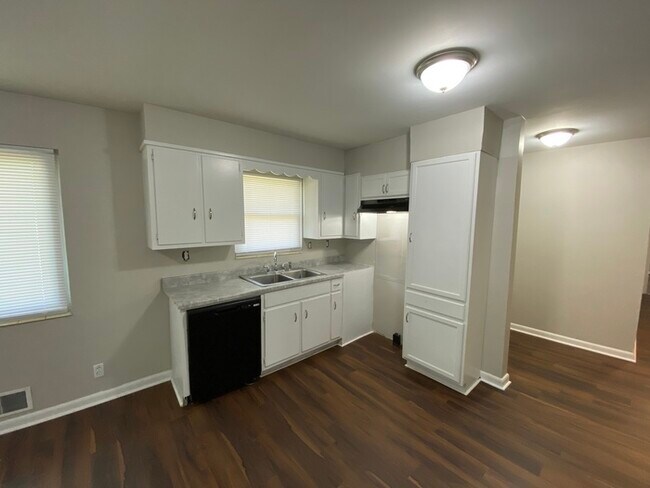 Foto del edificio - 328 10th St - $500 OFF FIRST MONTH'S RENT!