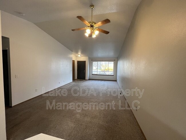 Building Photo - 202 Lava Ln