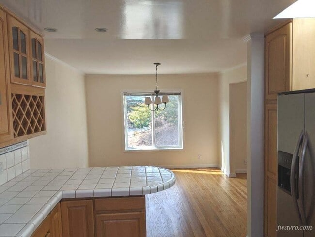 Building Photo - 526 Wawona St