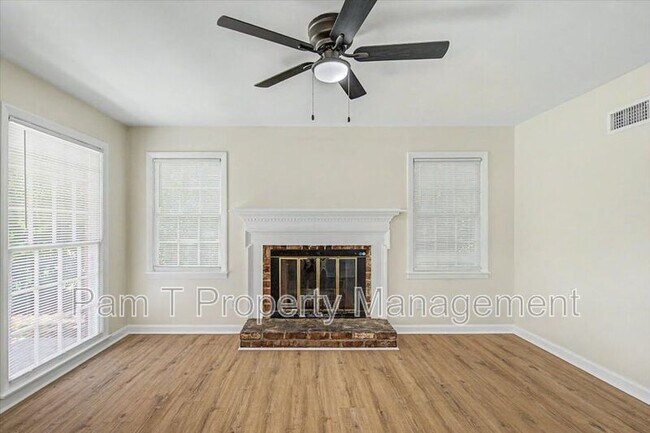 Foto del edificio - 102 Juniper Cir