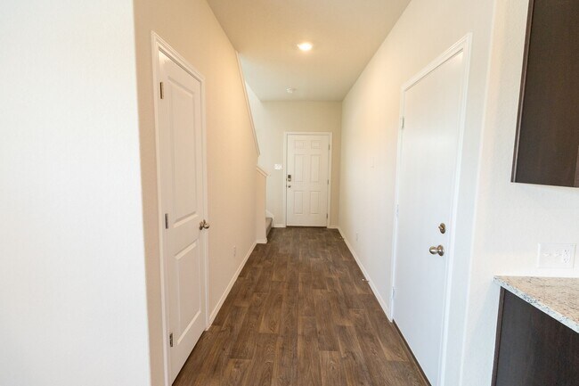 Foto del edificio - Like New Home, Tons of Space!!!