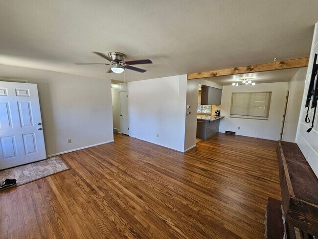 Foto del edificio - 4 Bed 2 Bath Home in 80909!