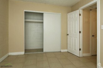 Closet - Radius Apartments