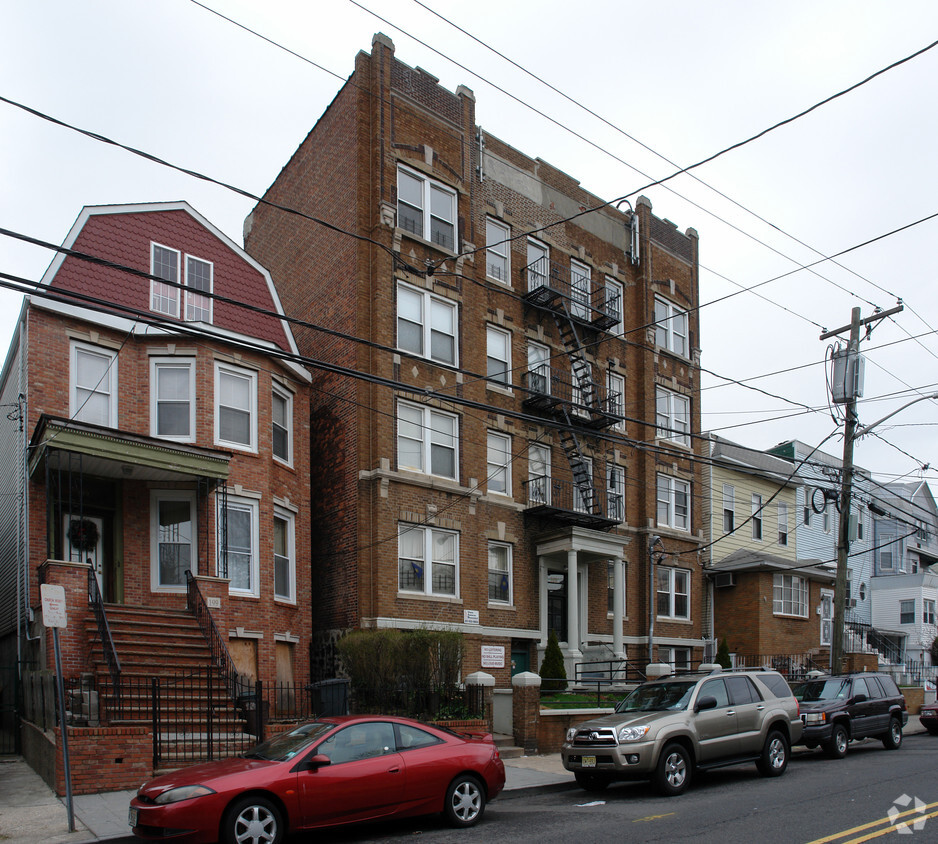 Building Photo - 201-203 Claremont Ave