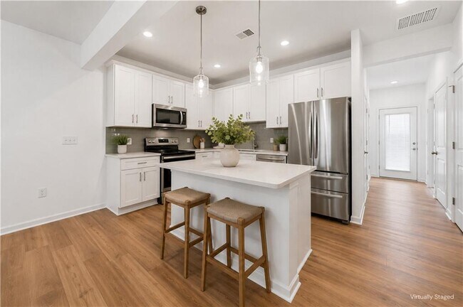 Foto del edificio - 1643 Winpost Ln NW