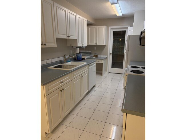 Photo du bâtiment - 15550-15526 26 Ave