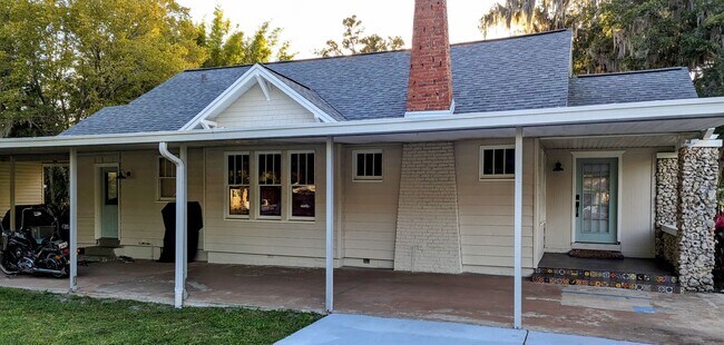 Building Photo - Available April - SHORT TERM