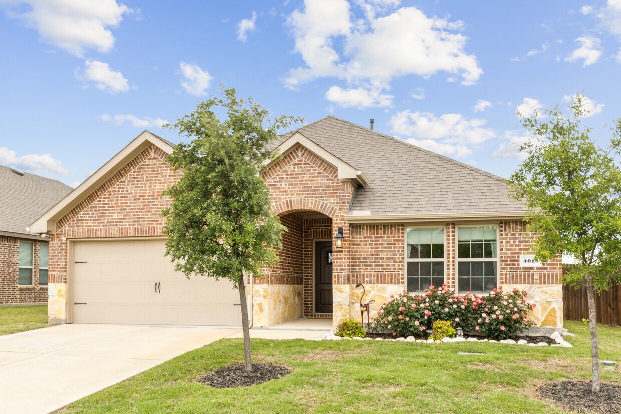 Primary Photo - 4018 Woodford Dr
