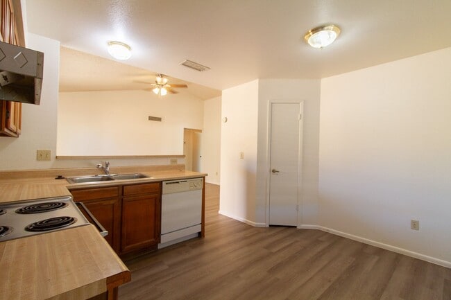 Building Photo - Check Out This Charming 2-Bed Gem with Private Pool