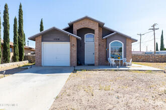 Building Photo - 10238 Valle Del Sol Dr