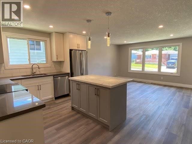 Building Photo - 38 Silver Aspen Crescent