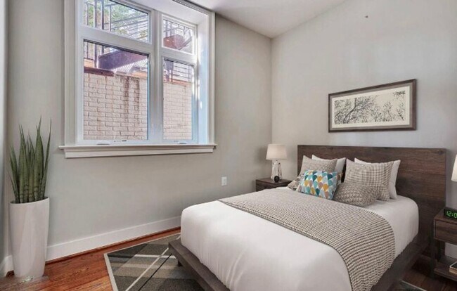Building Photo - Modern + Bright Two Bedroom Condo in Petwo...