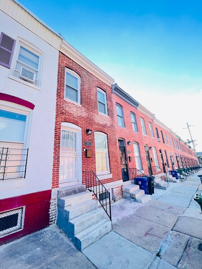 Building Photo - 2131 E Chase St