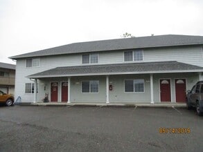 Building Photo - 1057 Lookingglass Rd