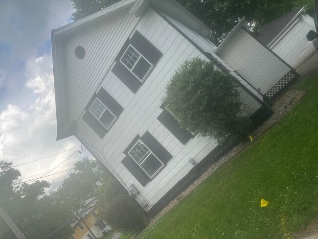 Building Photo - 615 W Morrell St
