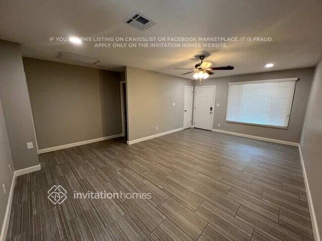 Foto del edificio - 2461 E Manhatton Dr