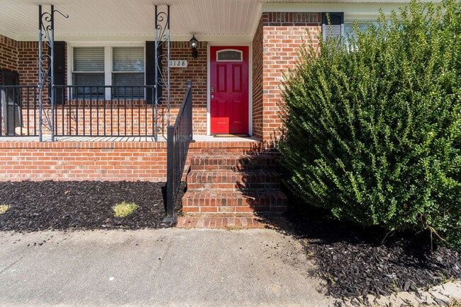 Building Photo - 1128 Grandy Ct