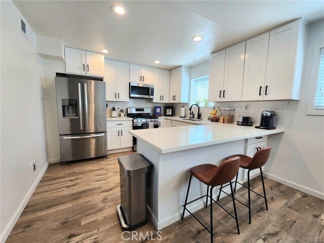 Building Photo - 1217 W Rosecrans Ave